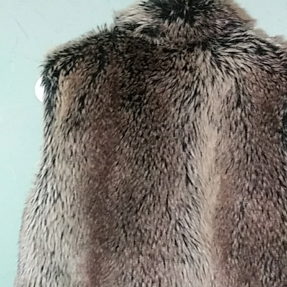 Womens Faux Fur Vest by Kiss & Tell Size S - Picture 4 of 8